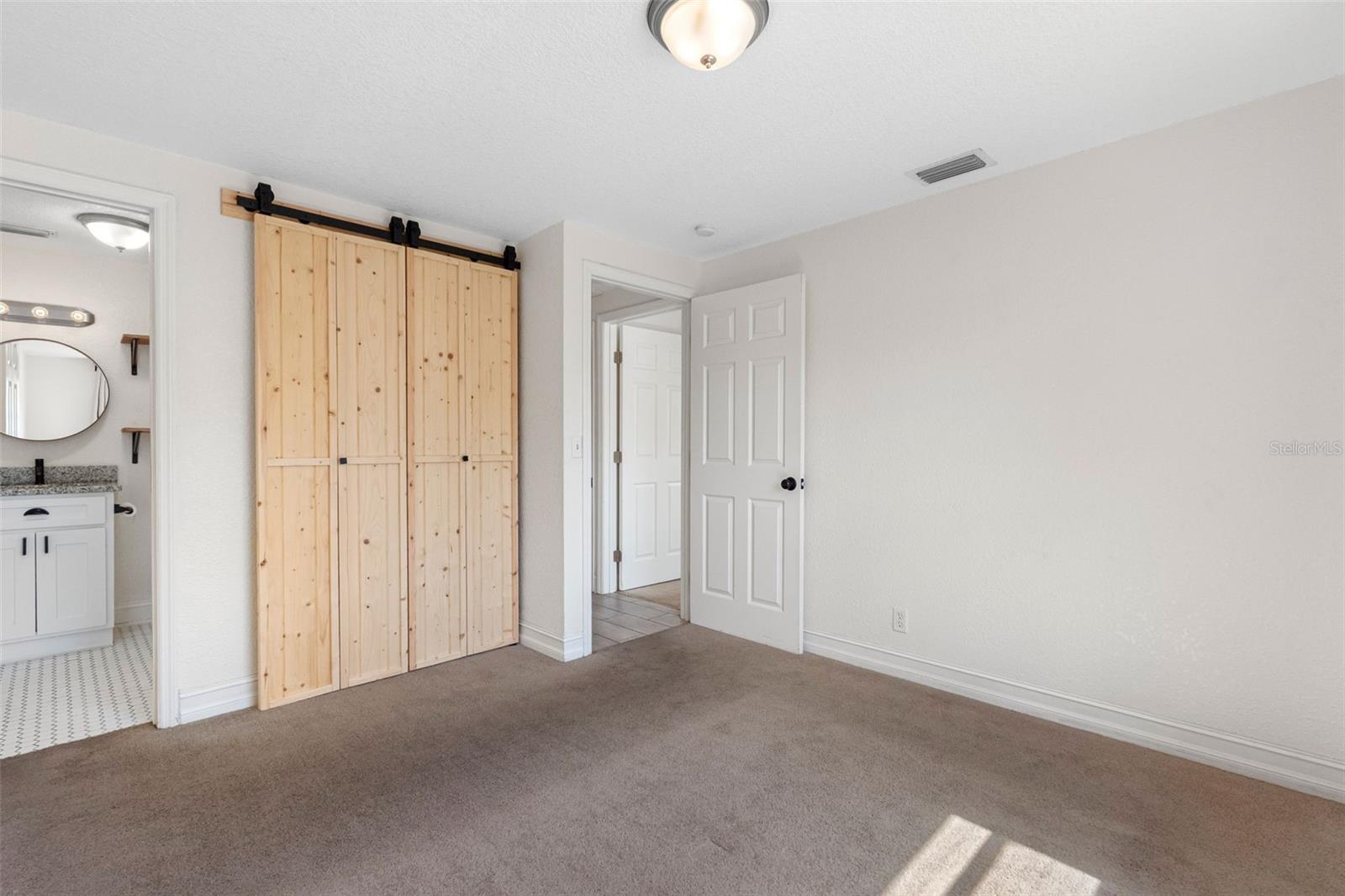 Listing photo id 22 for 3007 Chipco Street