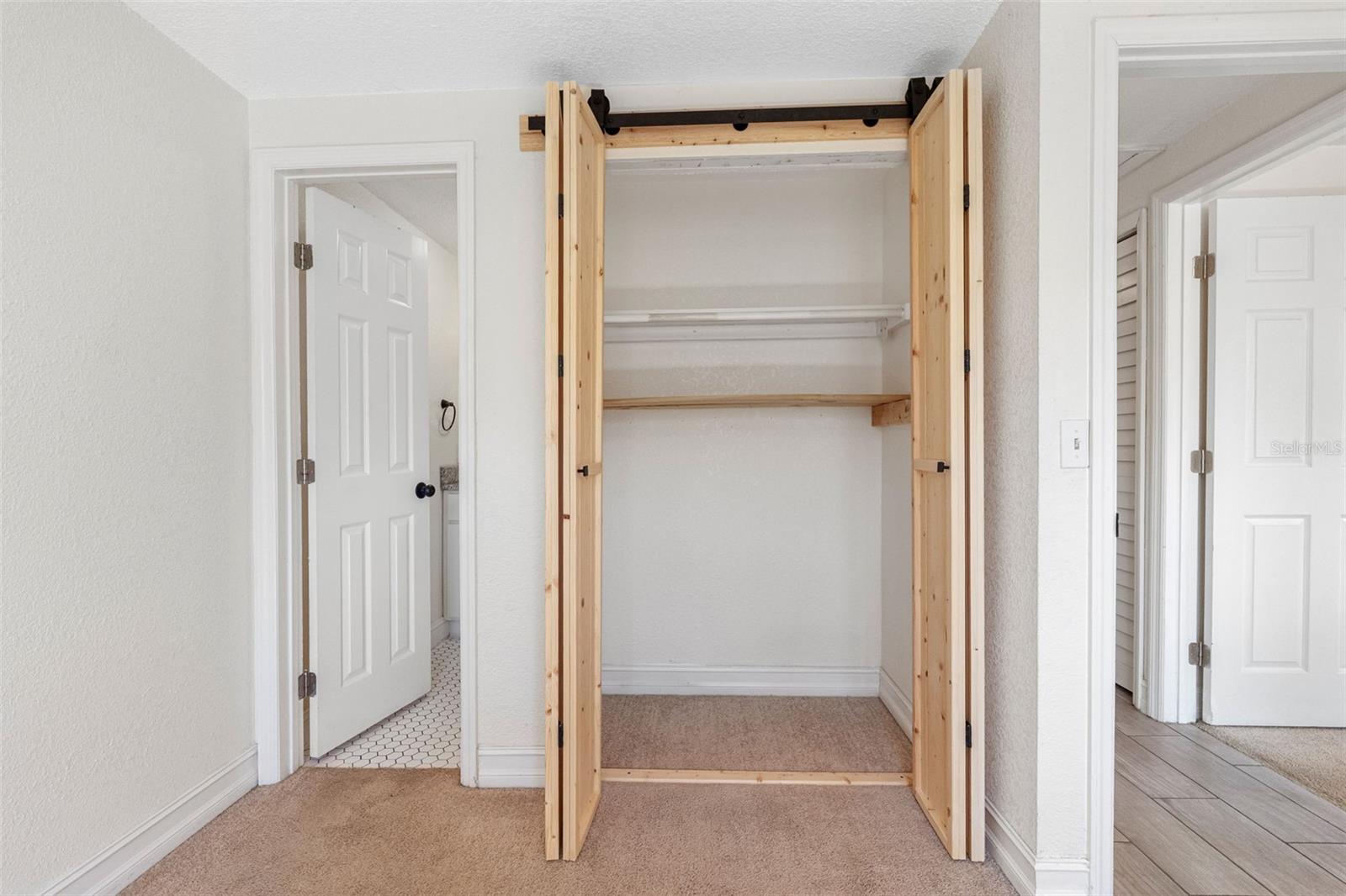 Listing photo id 23 for 3007 Chipco Street