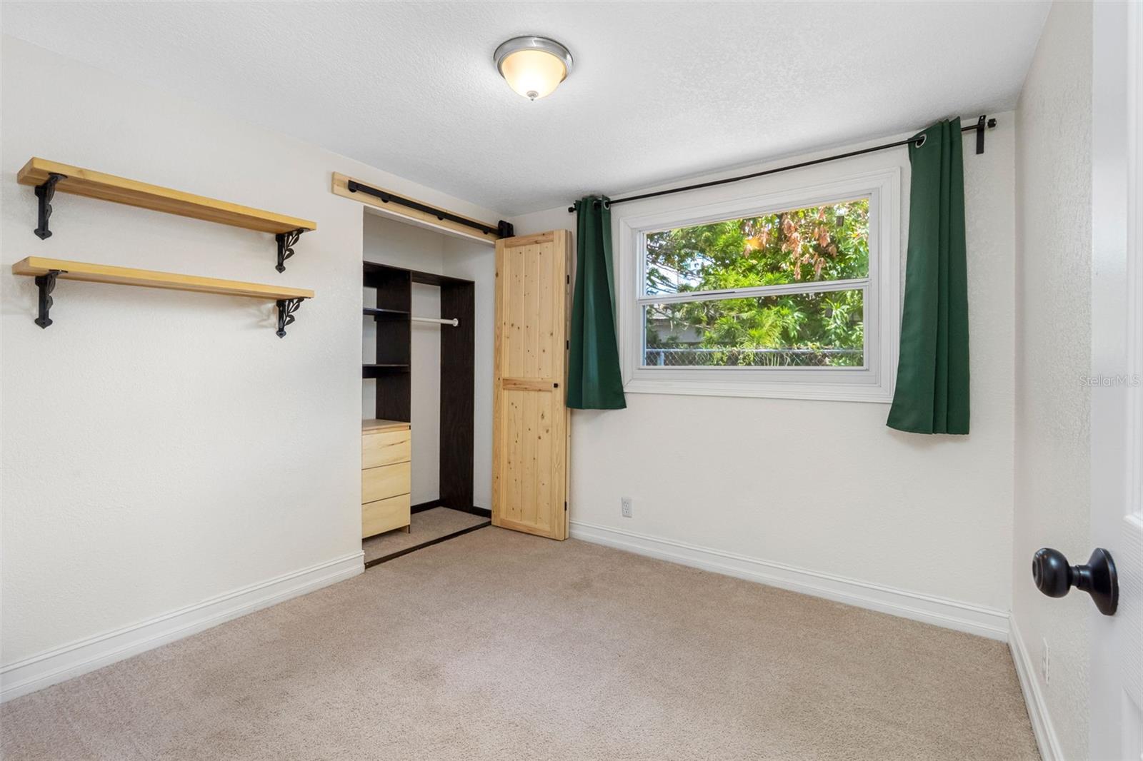 Listing photo id 27 for 3007 Chipco Street