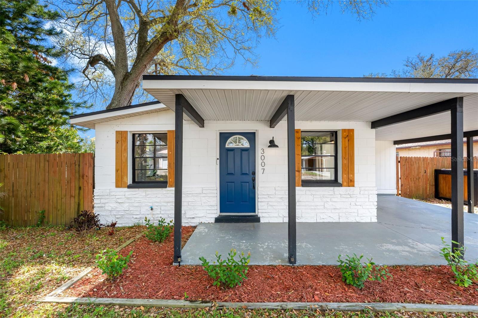 Listing photo id 1 for 3007 Chipco Street