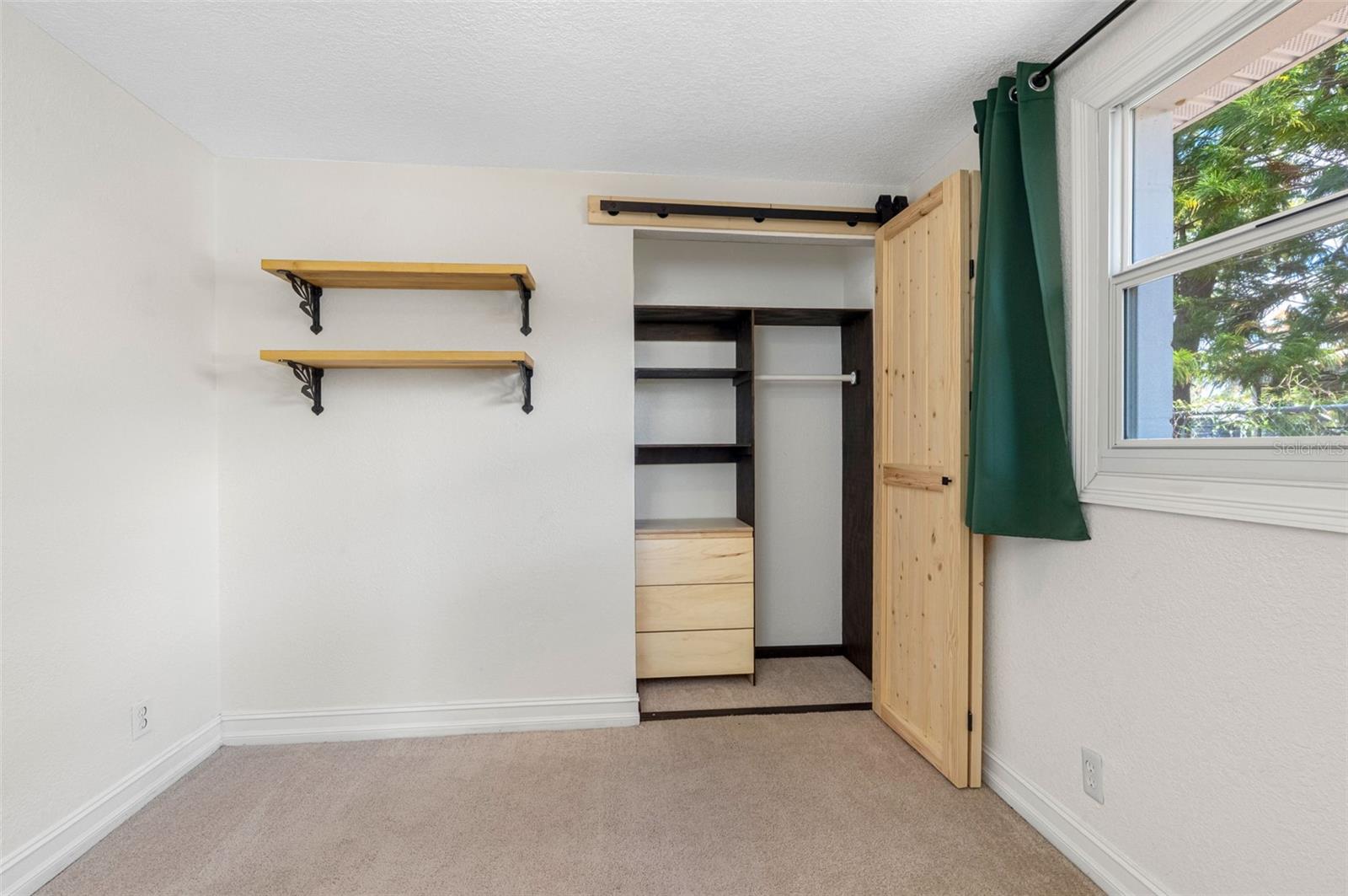 Listing photo id 28 for 3007 Chipco Street