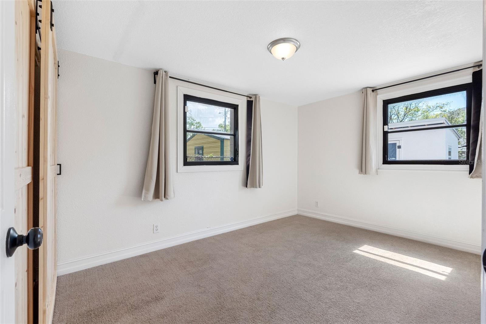 Listing photo id 29 for 3007 Chipco Street