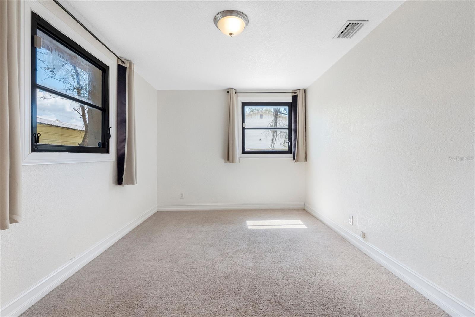 Listing photo id 30 for 3007 Chipco Street