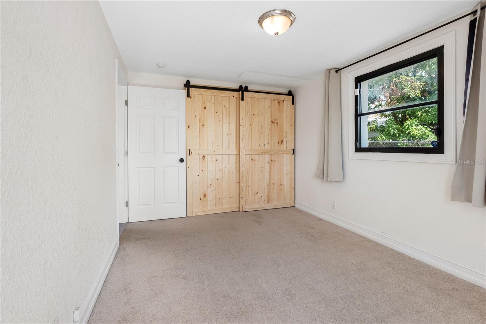 Listing photo id 31 for 3007 Chipco Street