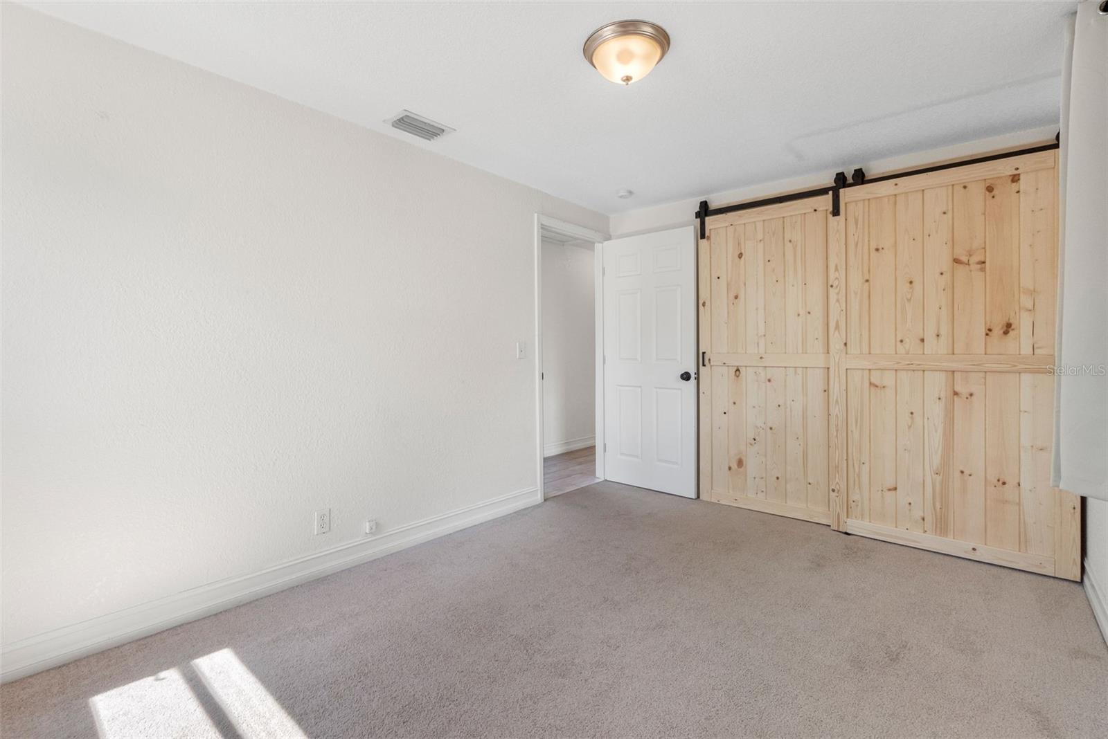 Listing photo id 32 for 3007 Chipco Street