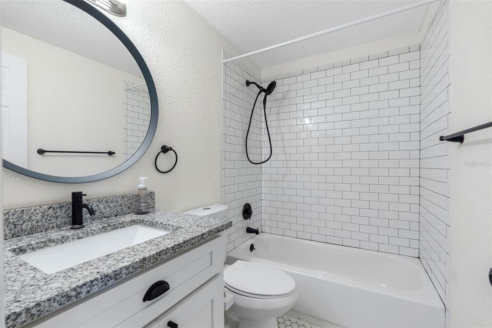 Listing photo id 33 for 3007 Chipco Street