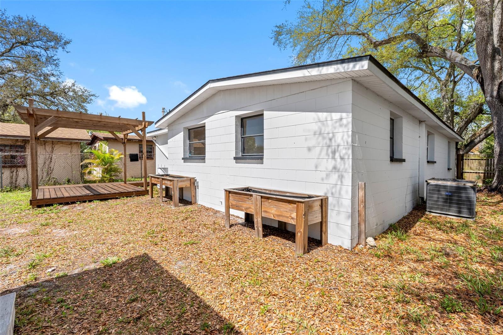 Listing photo id 46 for 3007 Chipco Street