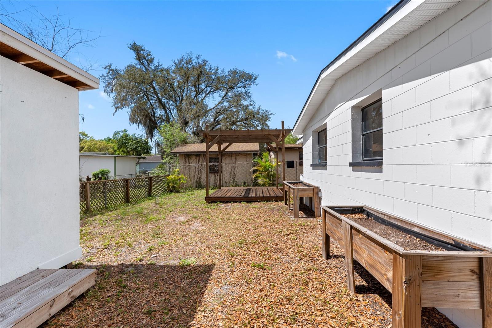 Listing photo id 47 for 3007 Chipco Street