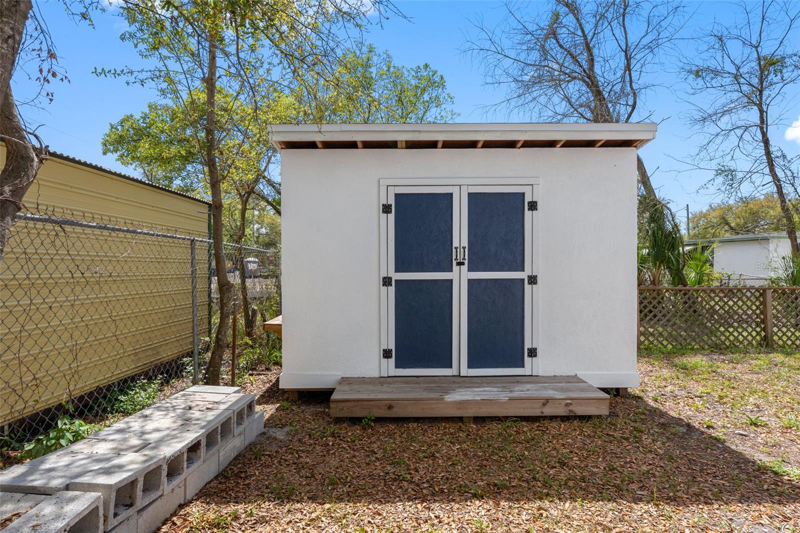 Listing photo id 48 for 3007 Chipco Street