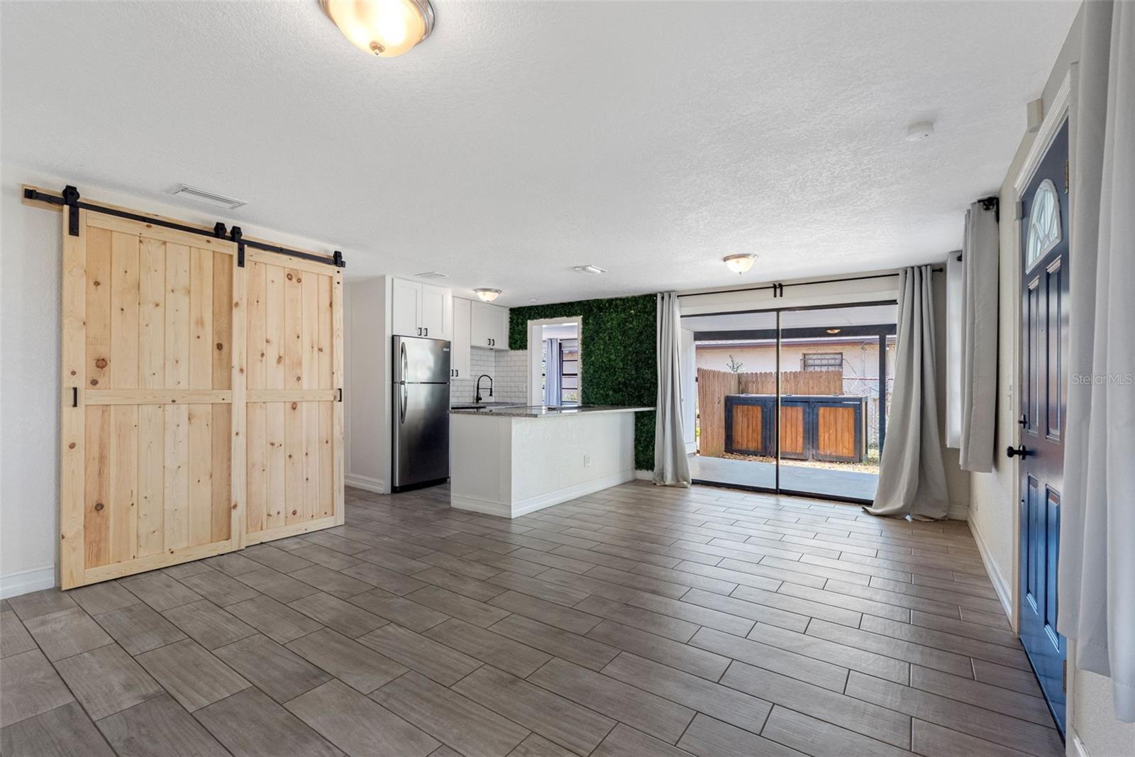 Listing photo id 7 for 3007 Chipco Street