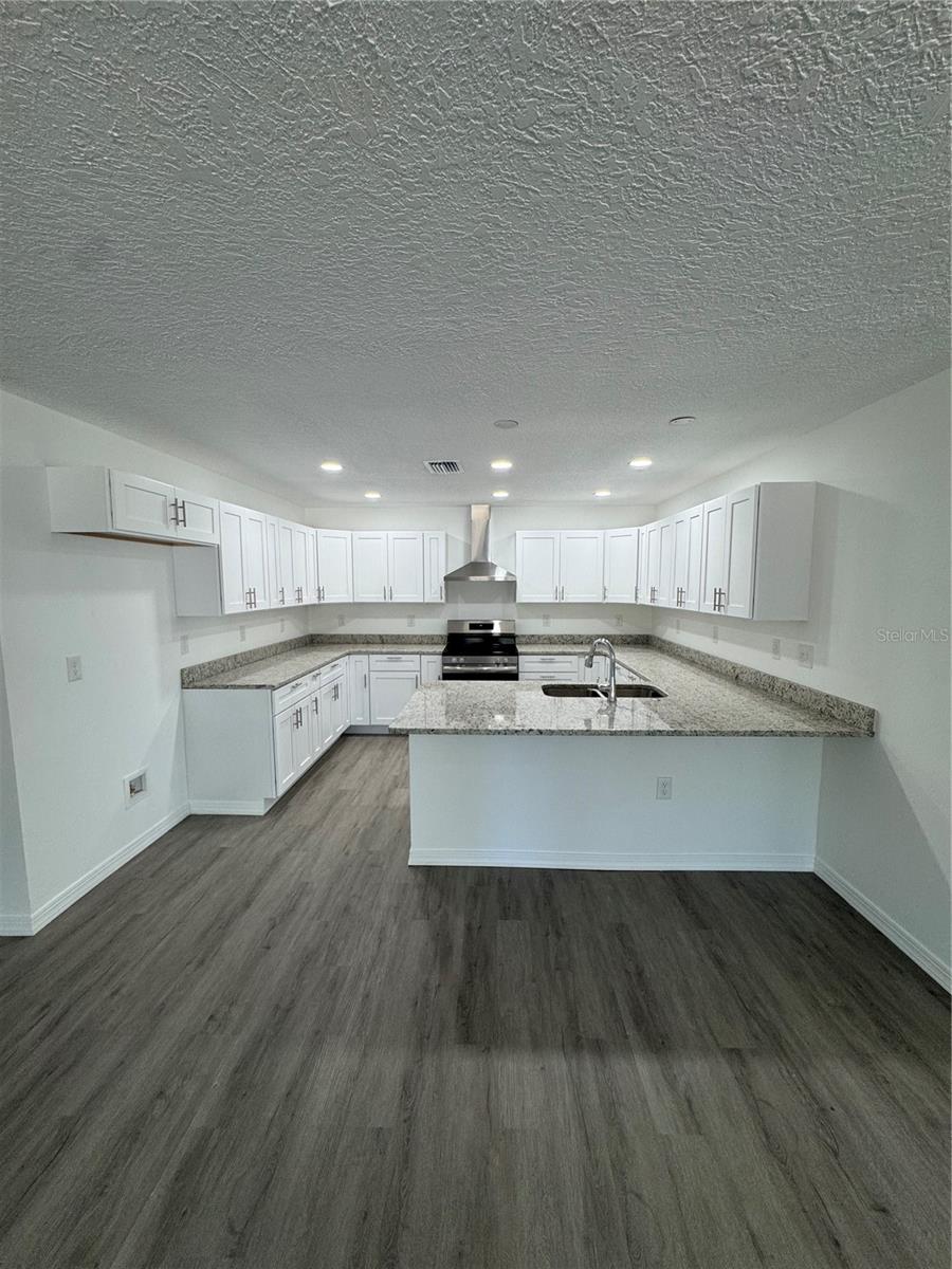 Image 6 of 35 For 8448 Balm Street