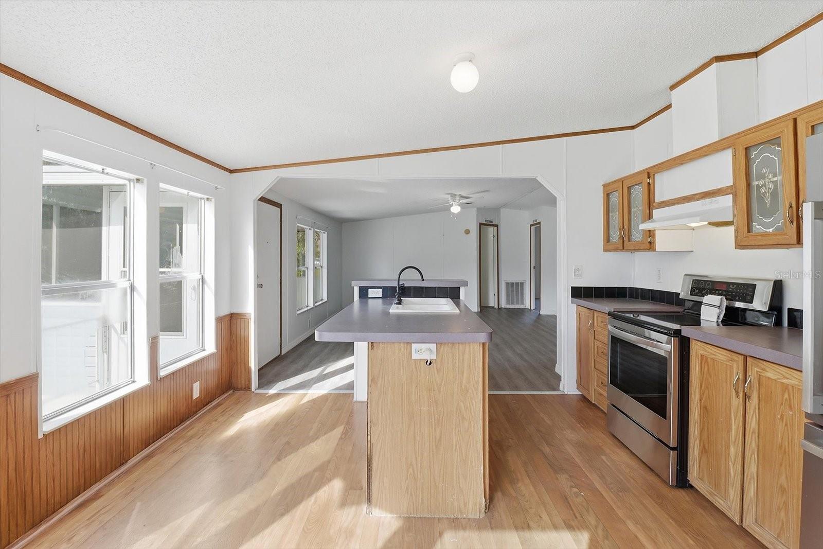 Image 13 of 40 For 8353 Kimberly Court