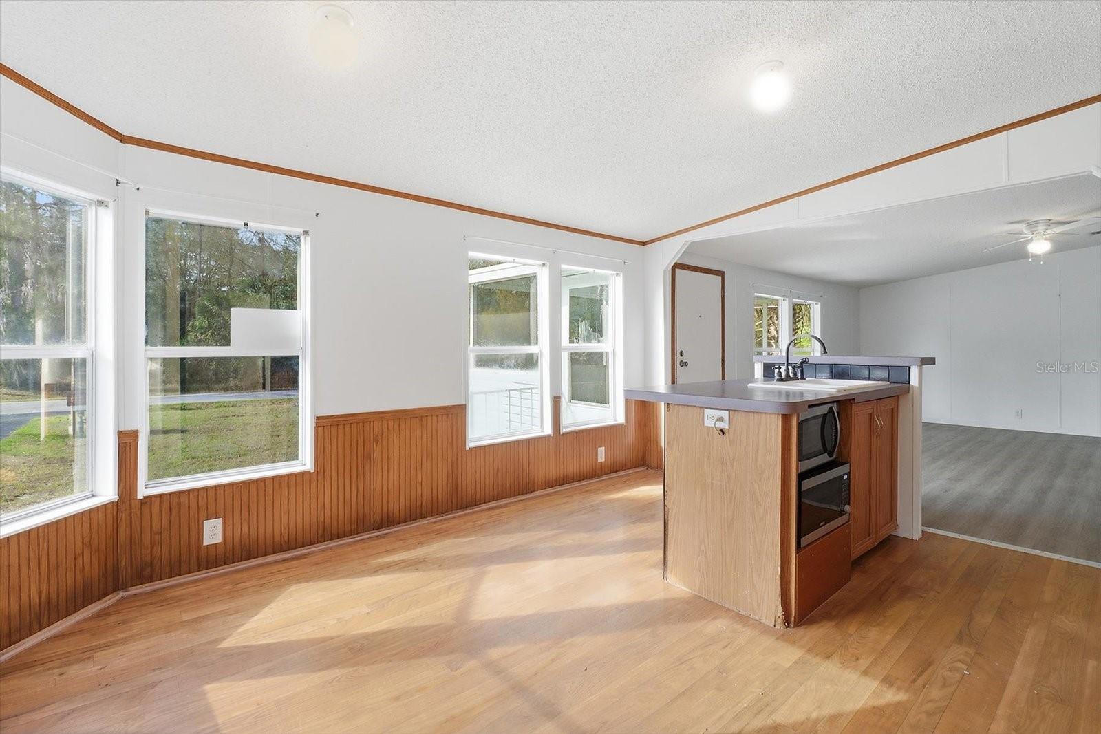 Image 14 of 40 For 8353 Kimberly Court