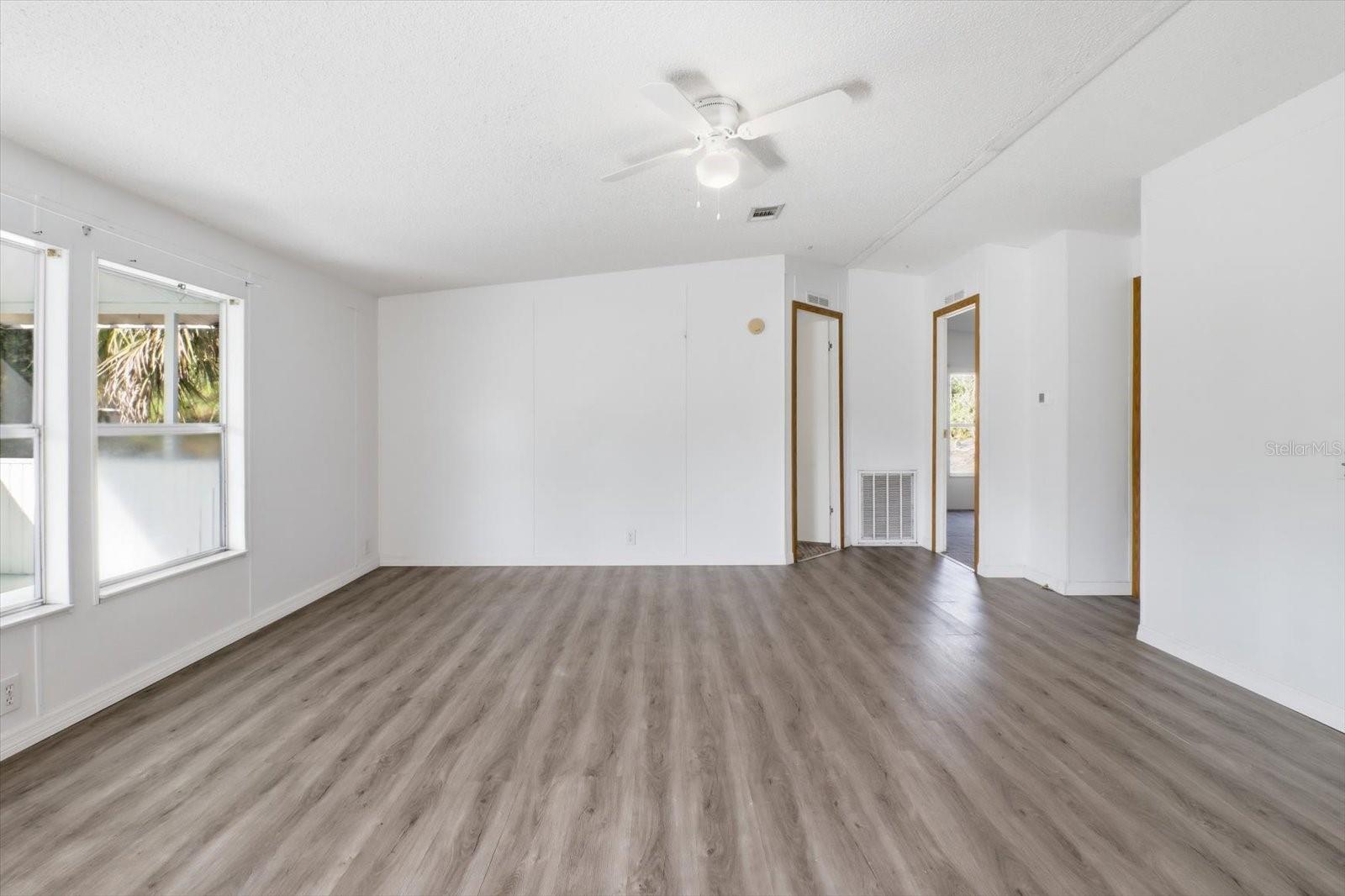 Image 5 of 40 For 8353 Kimberly Court