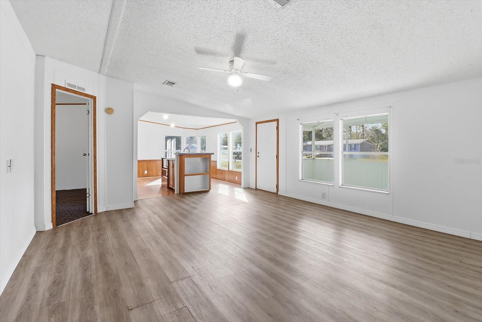 Image 7 of 40 For 8353 Kimberly Court