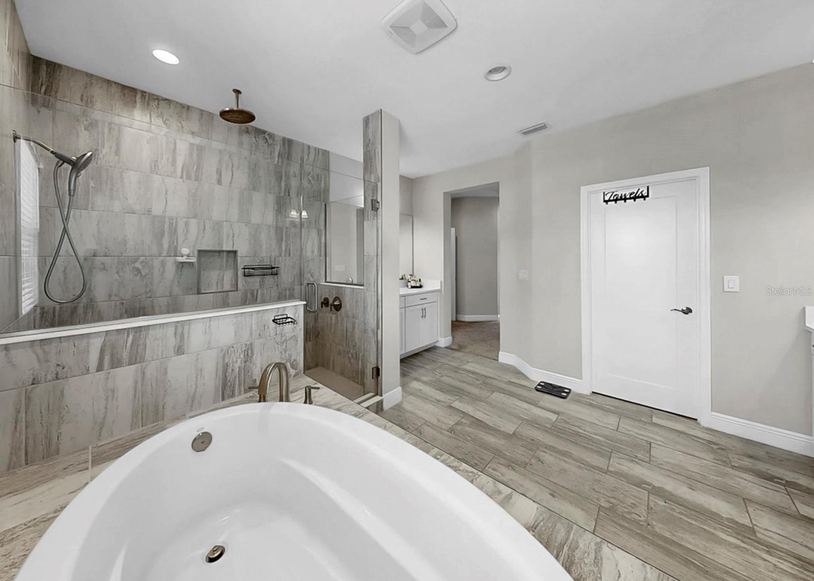 Image 41 of 70 For 14261 Swiss Bridge Drive