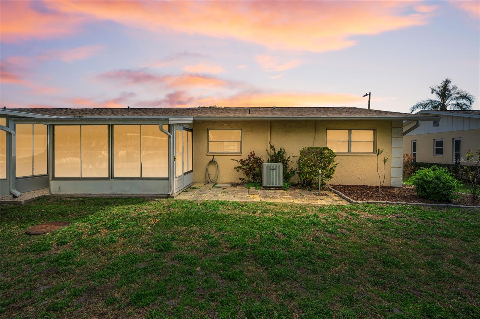 Image 21 of 36 For 852 Oxford Court