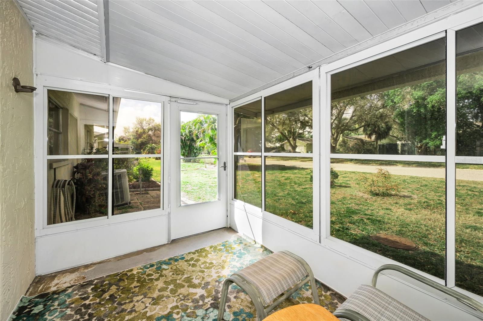 Image 22 of 36 For 852 Oxford Court