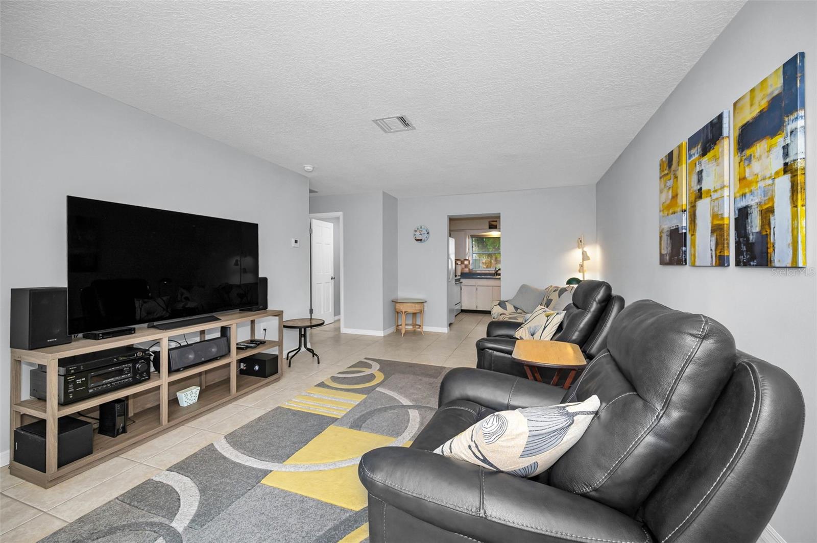 Image 3 of 36 For 852 Oxford Court