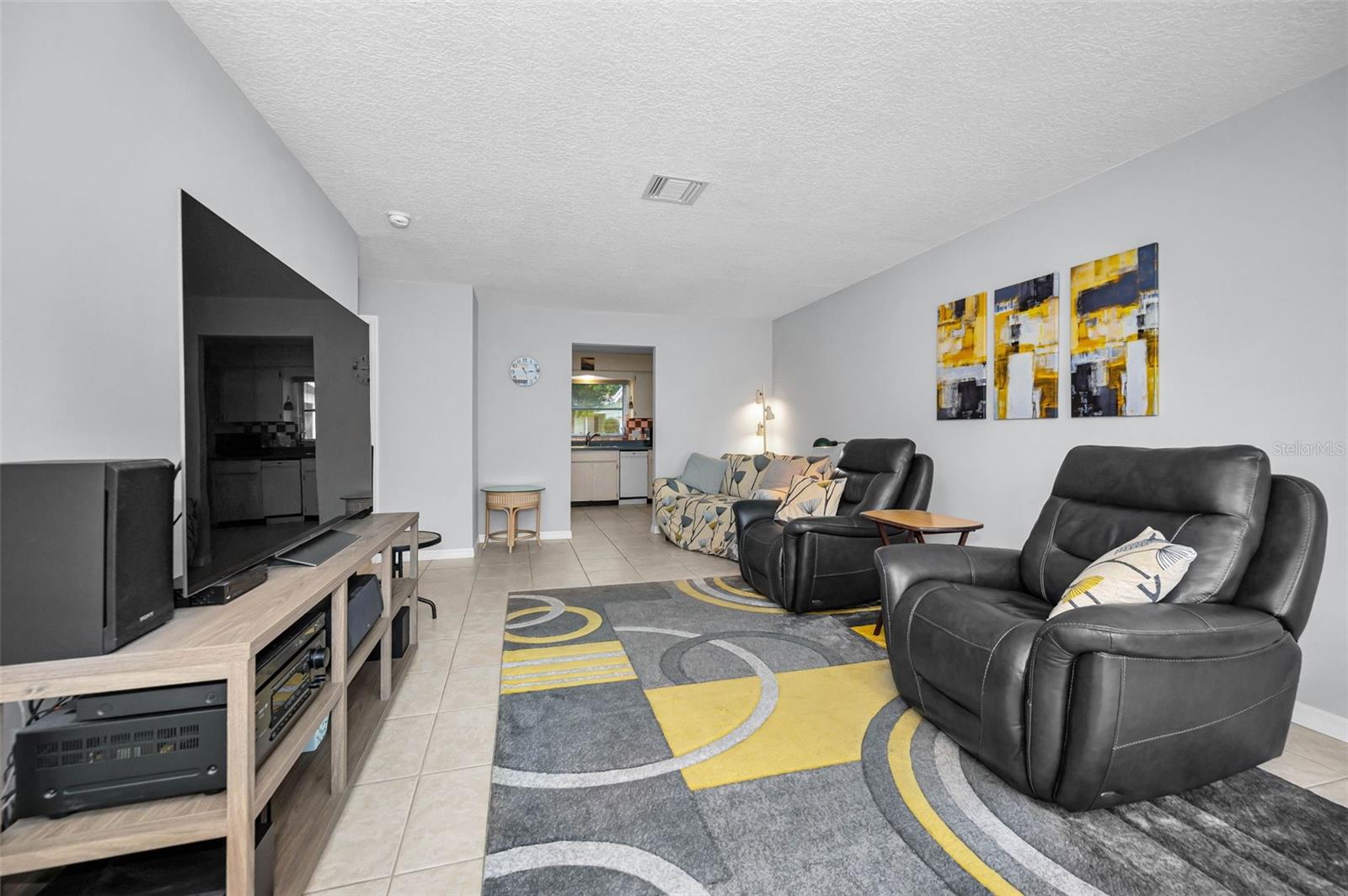 Image 4 of 36 For 852 Oxford Court