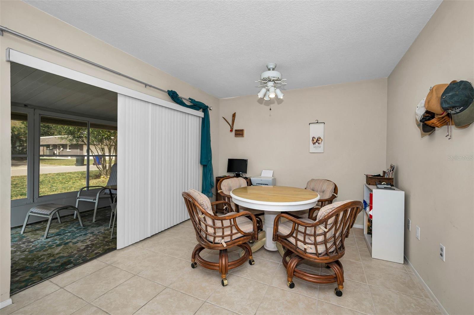 Image 8 of 36 For 852 Oxford Court