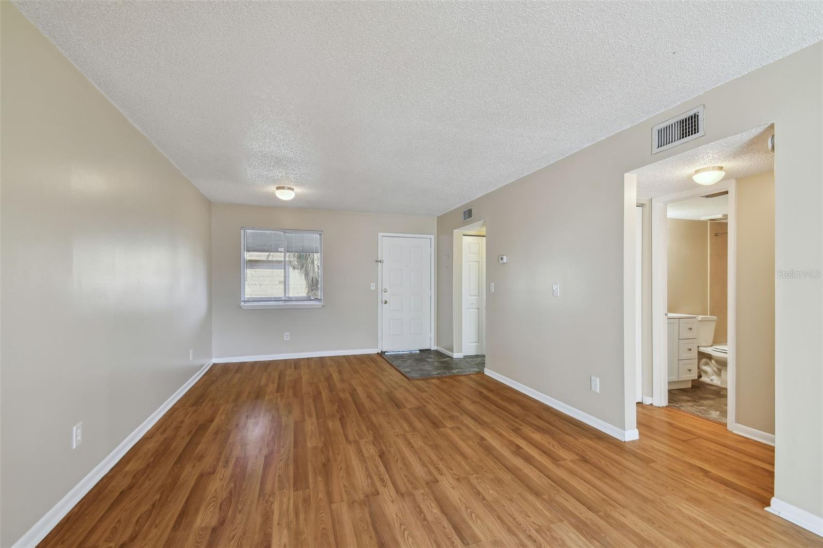 Image 10 of 36 For 6330 Newtown Circle 30b4