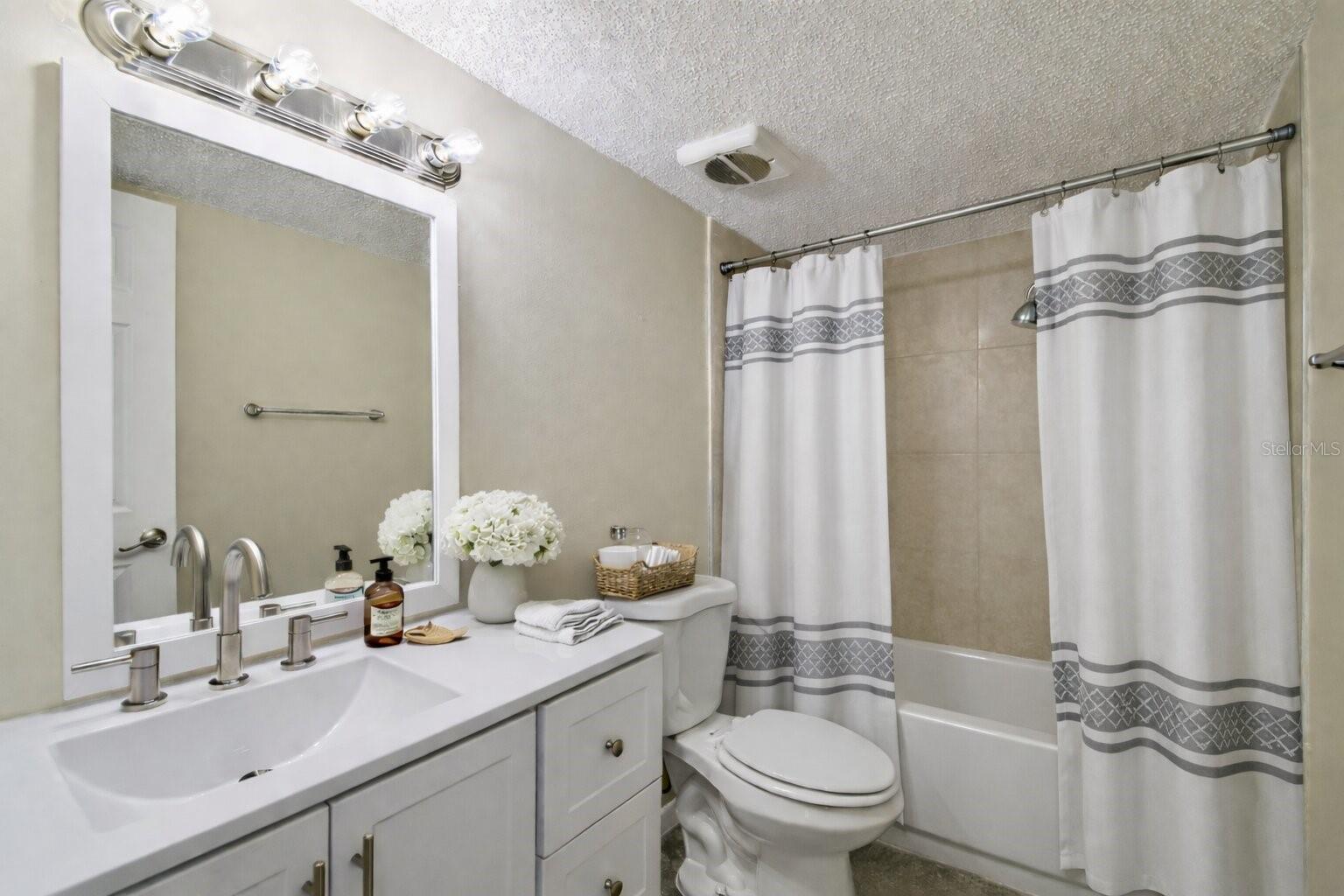 Image 18 of 36 For 6330 Newtown Circle 30b4