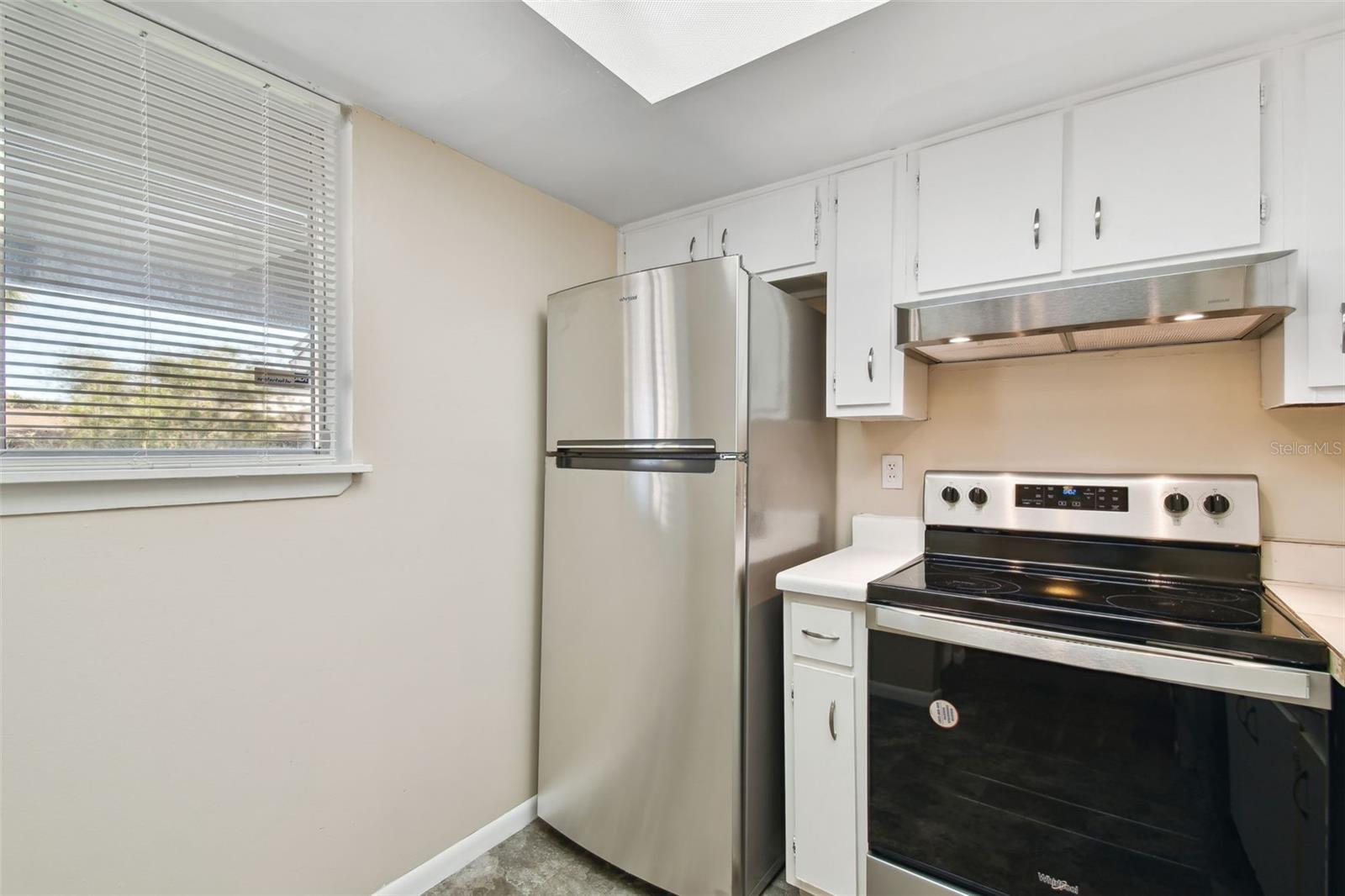 Image 23 of 36 For 6330 Newtown Circle 30b4