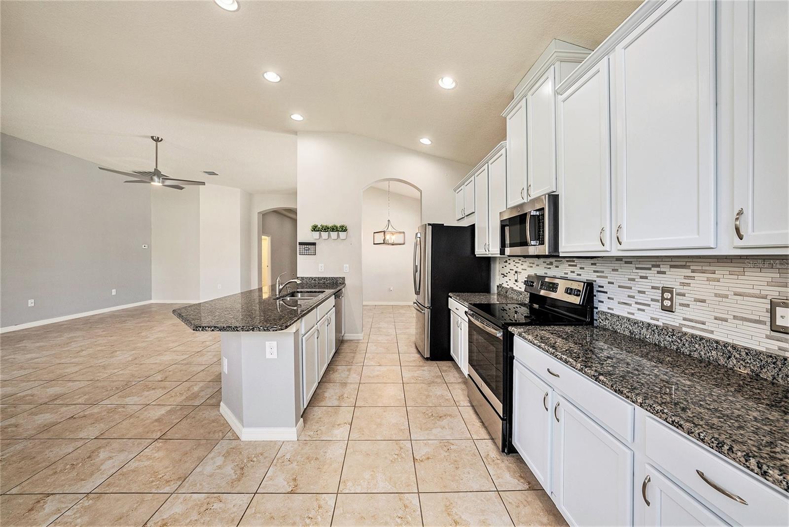 Image 19 of 29 For 8202 Willow Beach Drive