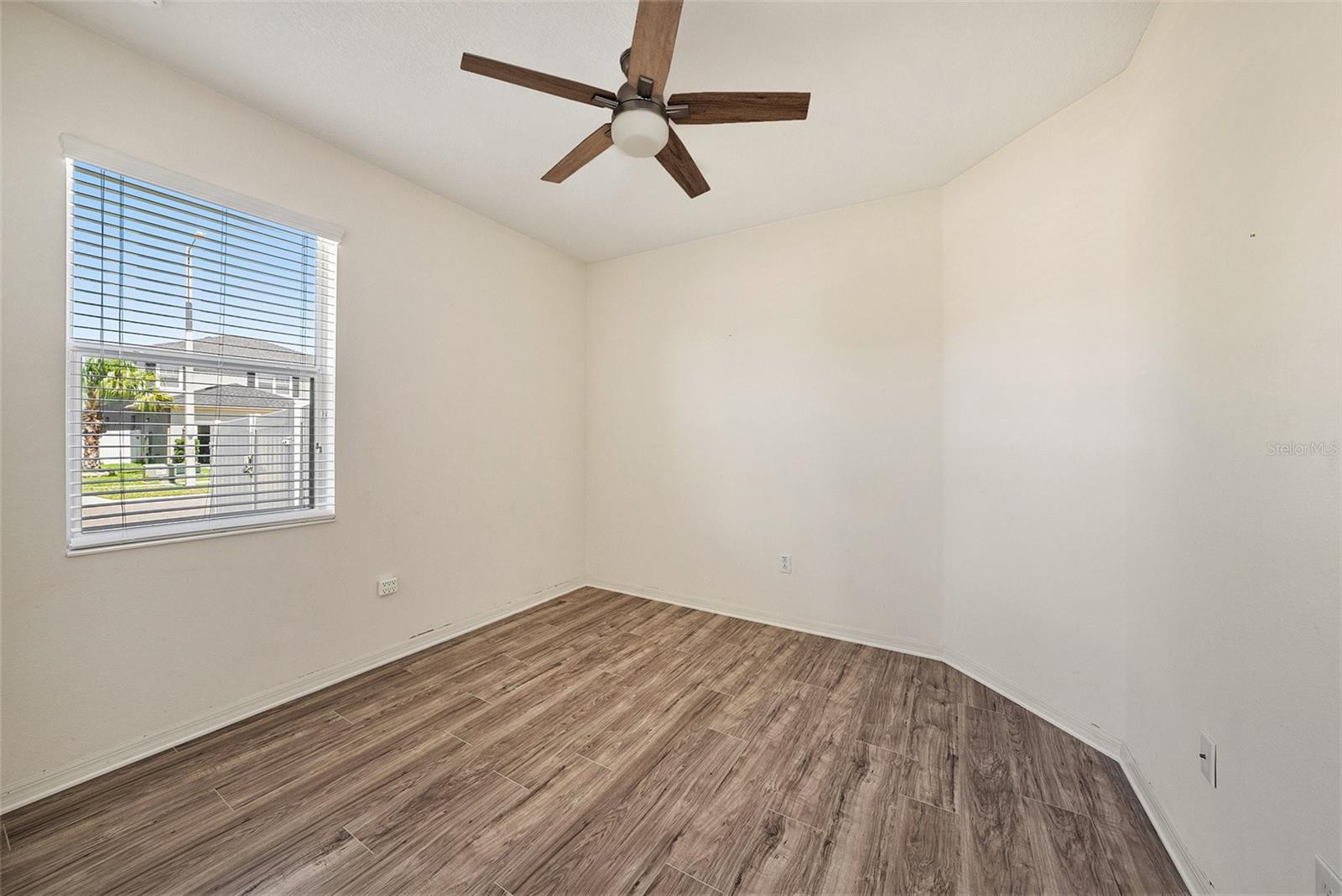 Image 24 of 29 For 8202 Willow Beach Drive