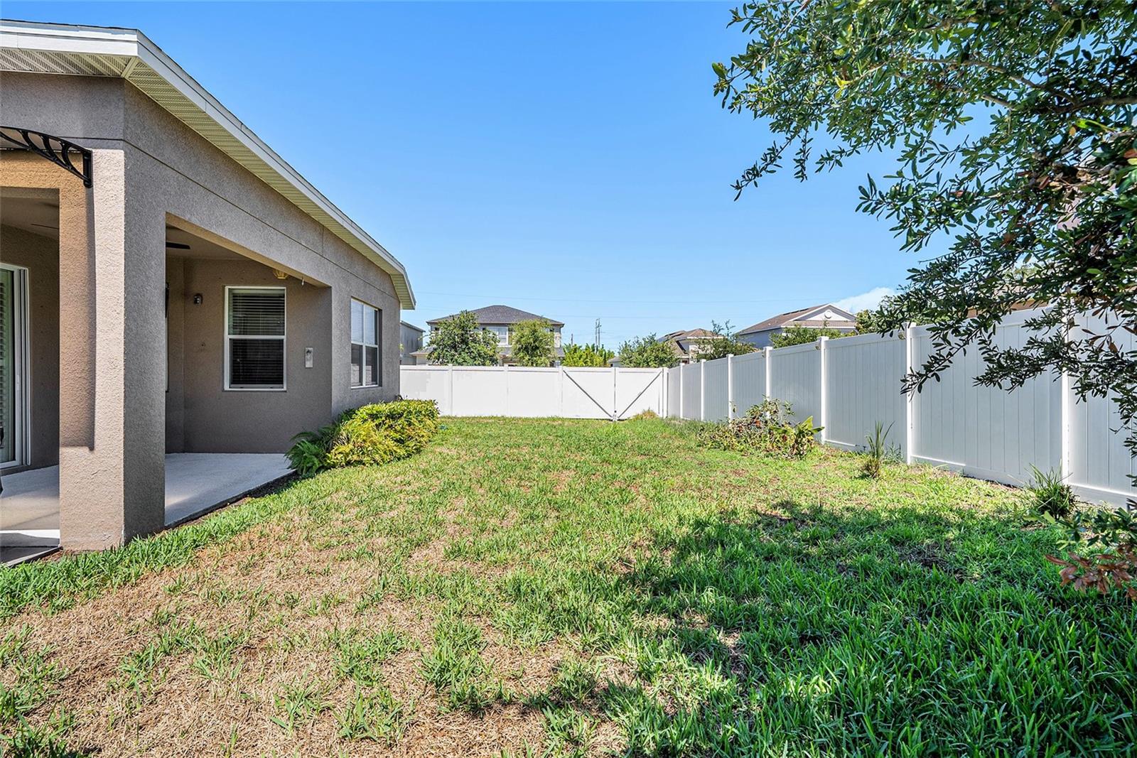 Image 7 of 29 For 8202 Willow Beach Drive