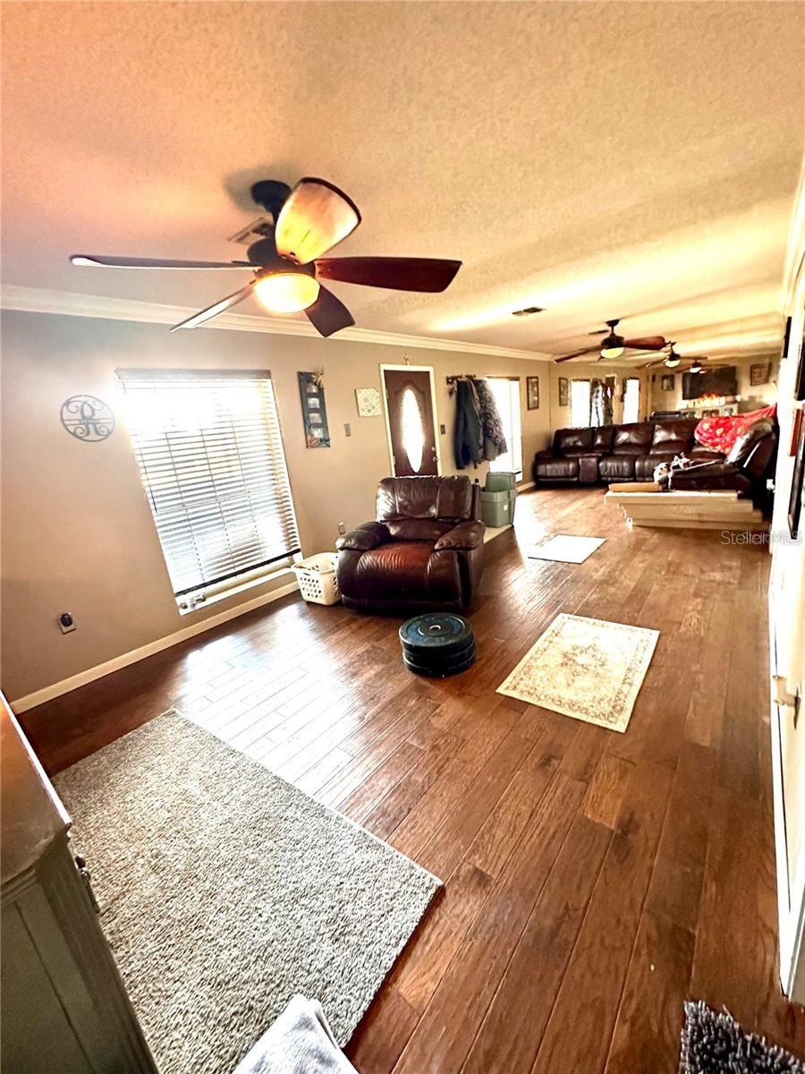 Image 11 of 45 For 613 4th Street Ne