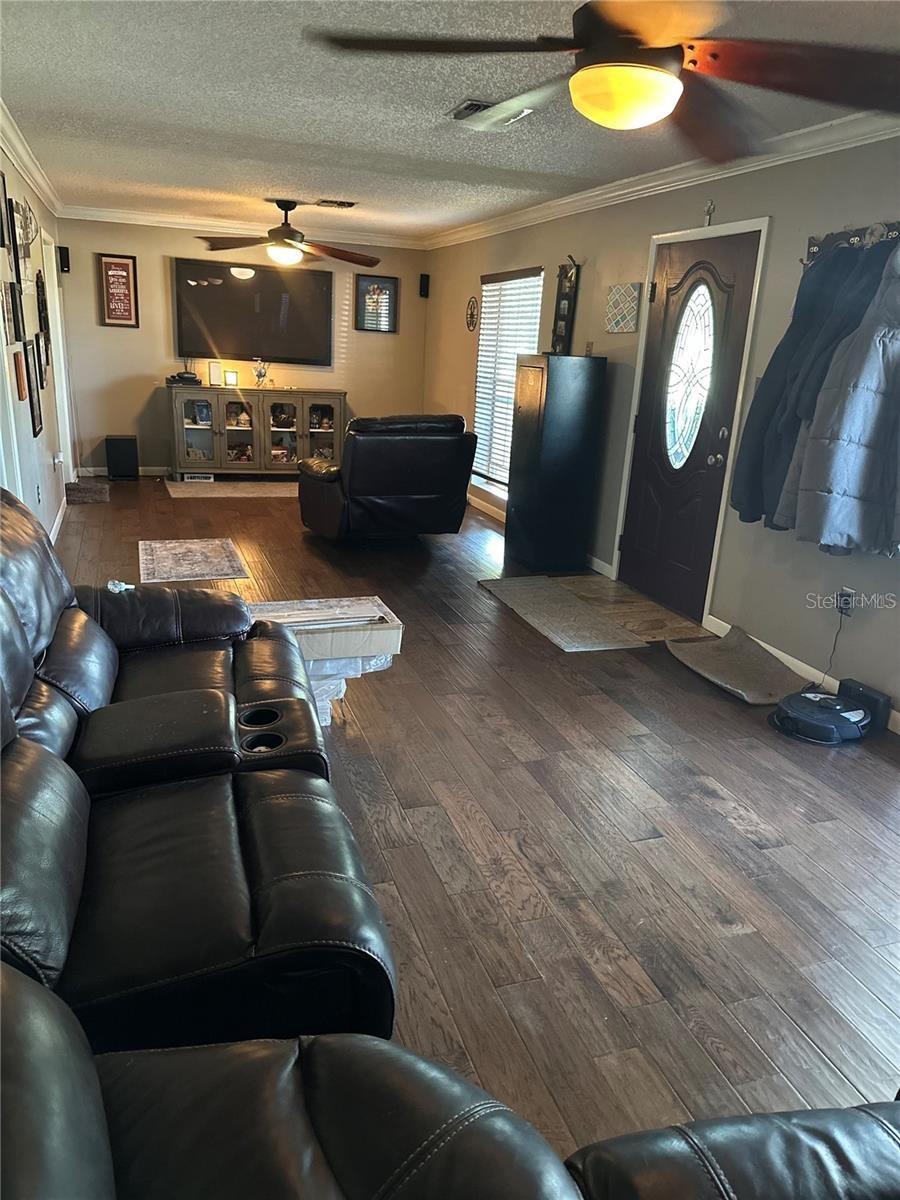 Image 12 of 45 For 613 4th Street Ne