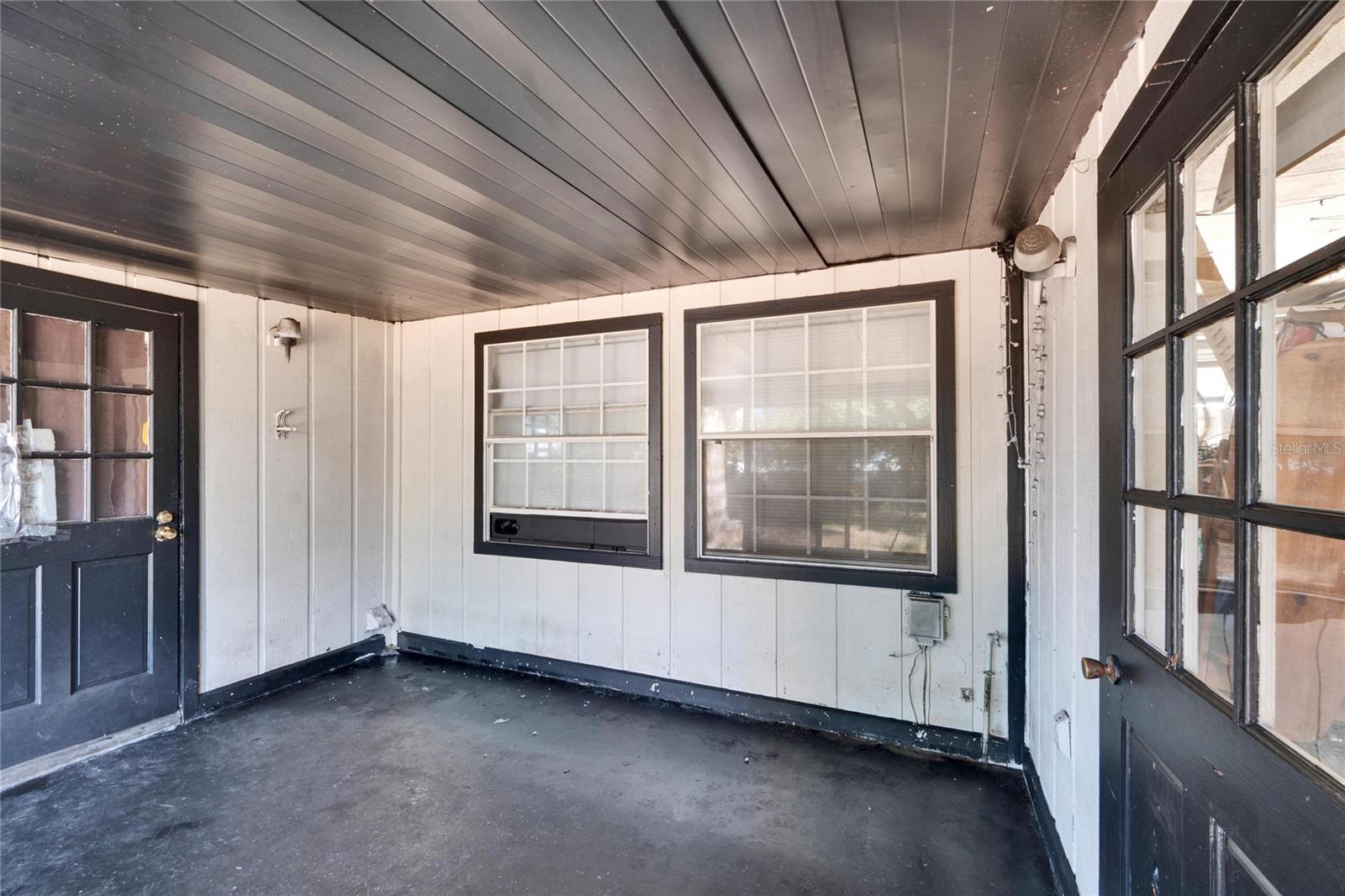 Image 31 of 45 For 613 4th Street Ne