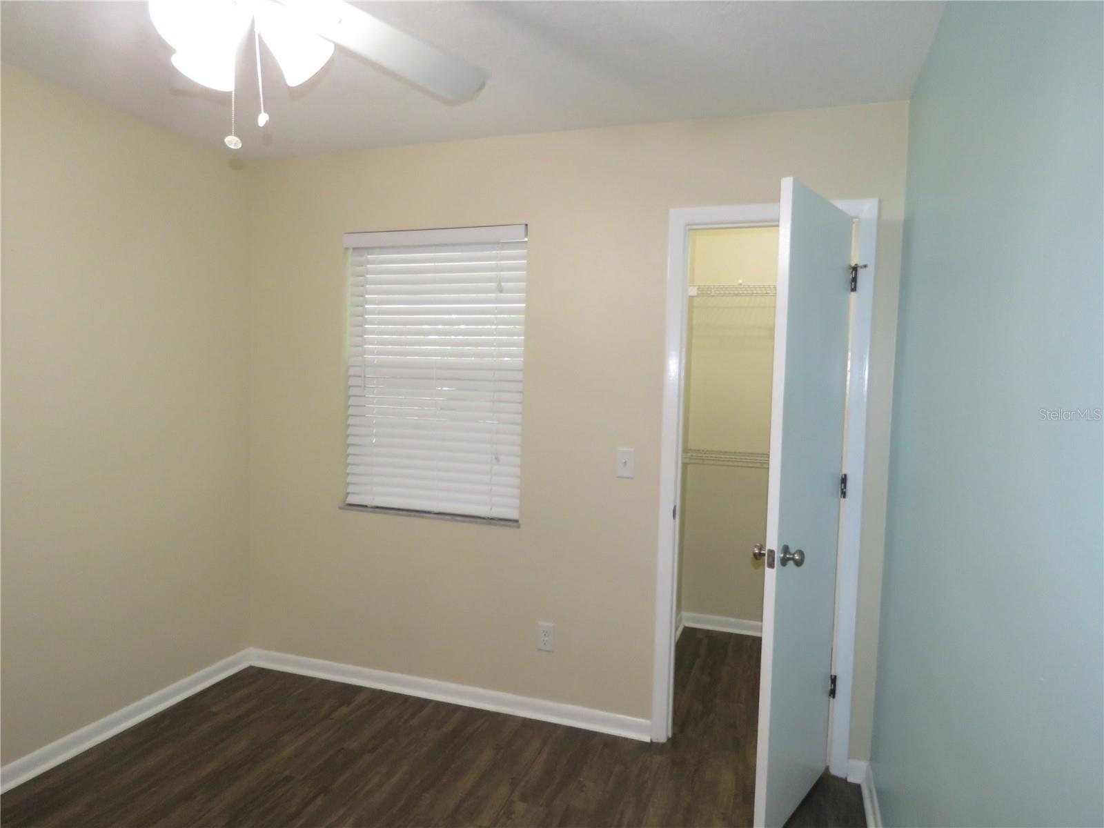 Image 19 of 67 For 418 Narvaezi Street