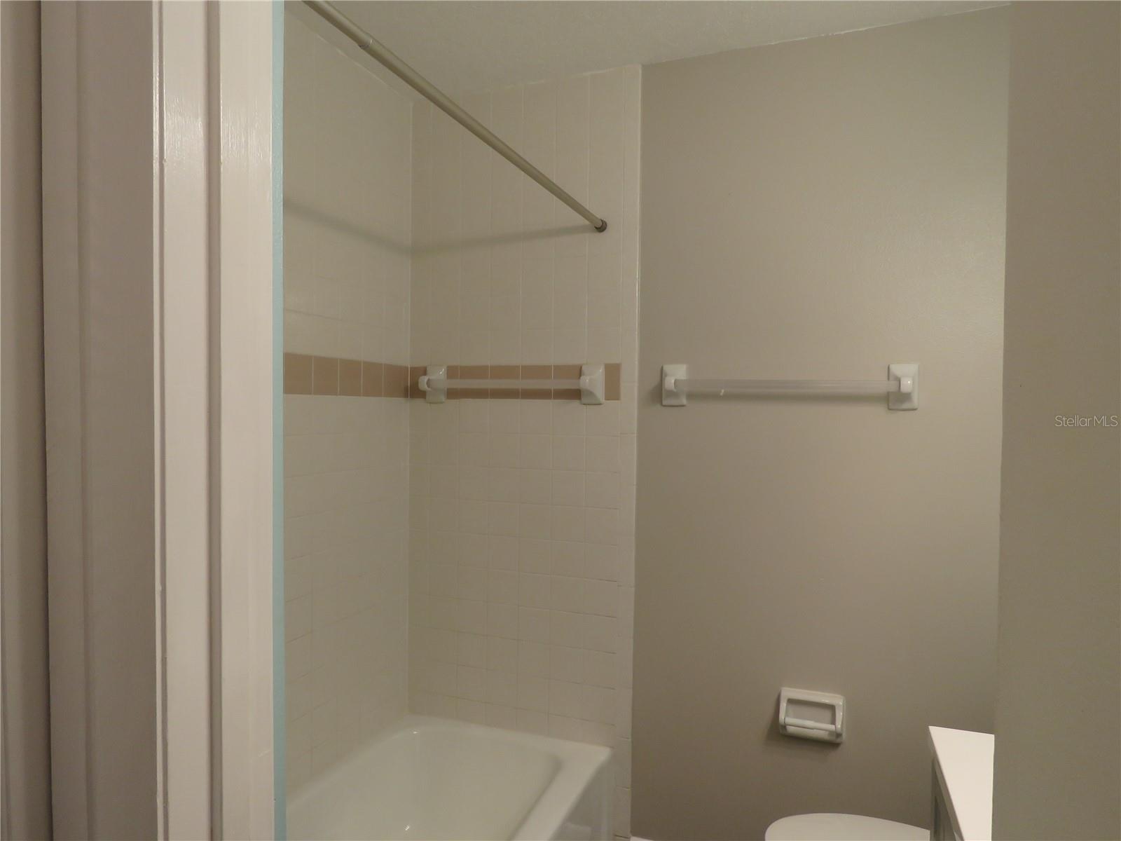 Image 20 of 67 For 418 Narvaezi Street