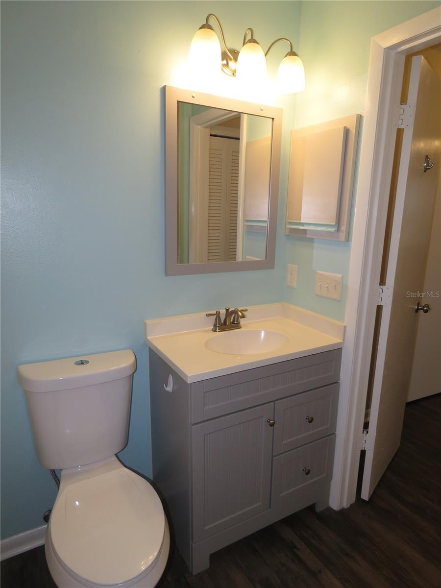 Image 21 of 67 For 418 Narvaezi Street