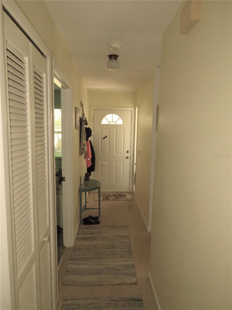 Image 23 of 67 For 418 Narvaezi Street