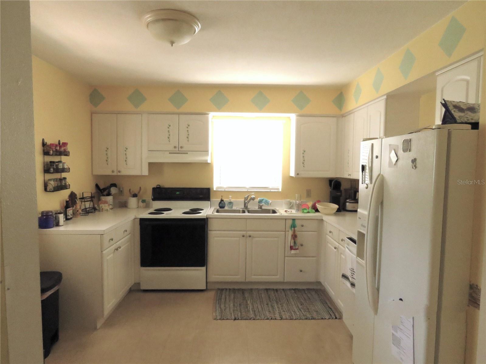 Image 24 of 67 For 418 Narvaezi Street