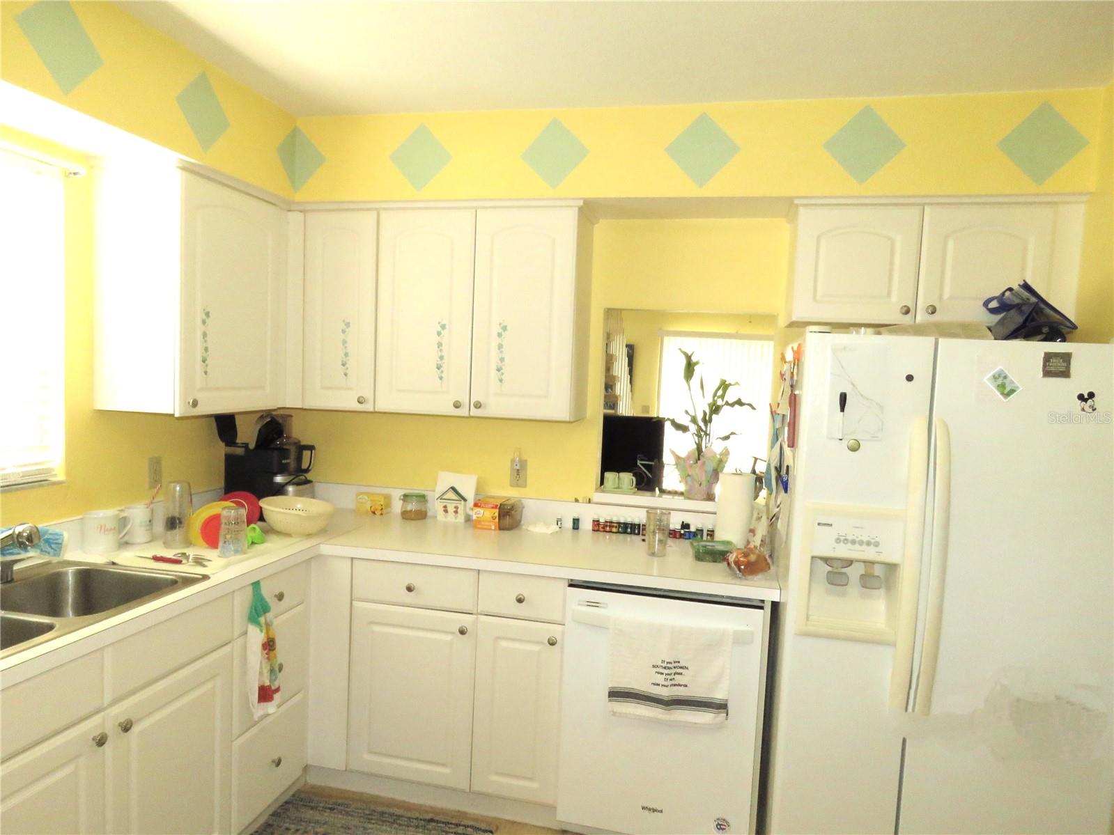 Image 25 of 67 For 418 Narvaezi Street