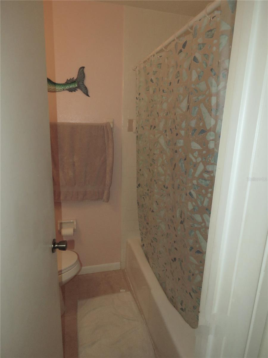 Image 37 of 67 For 418 Narvaezi Street