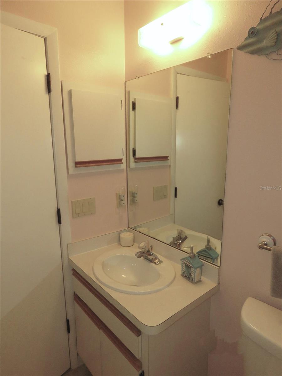 Image 38 of 67 For 418 Narvaezi Street