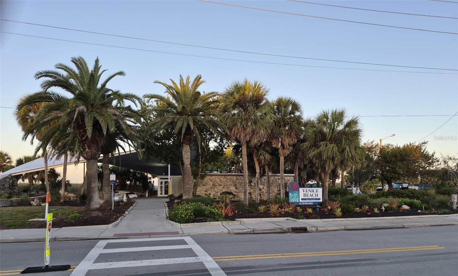 Image 46 of 67 For 418 Narvaezi Street