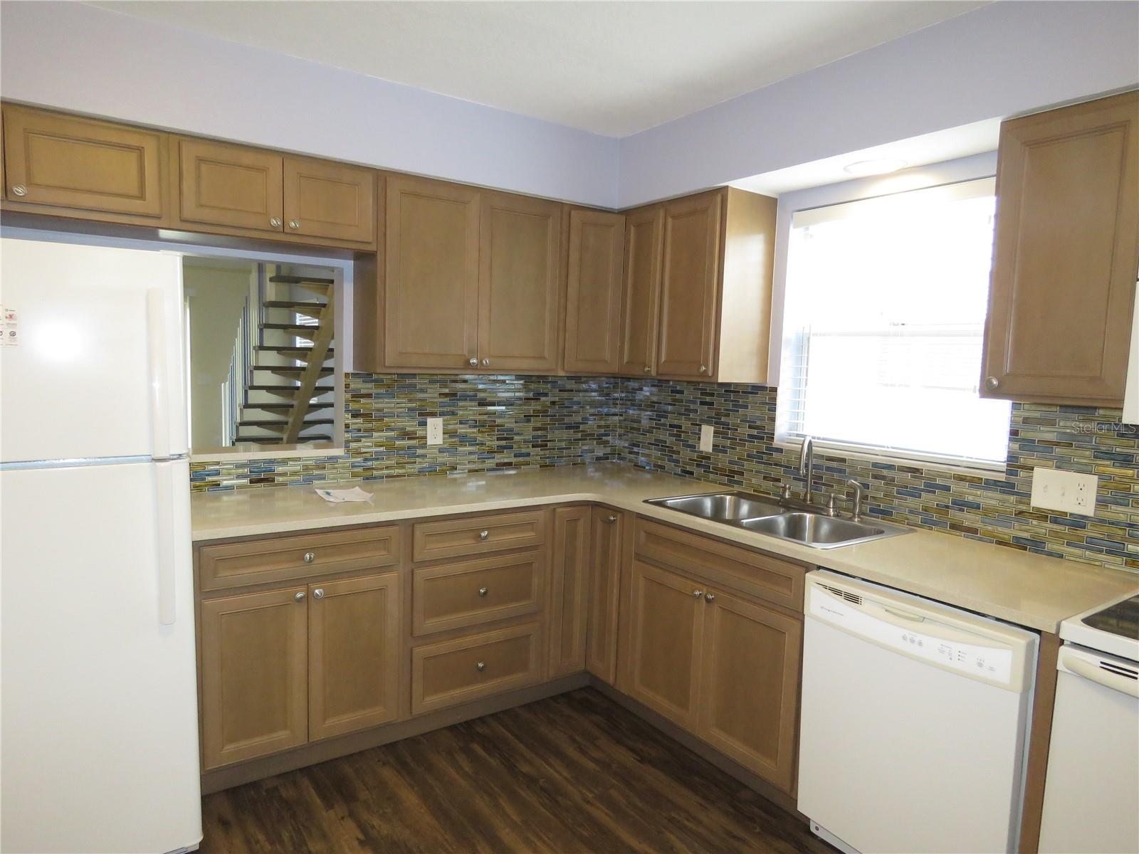 Image 5 of 67 For 418 Narvaezi Street