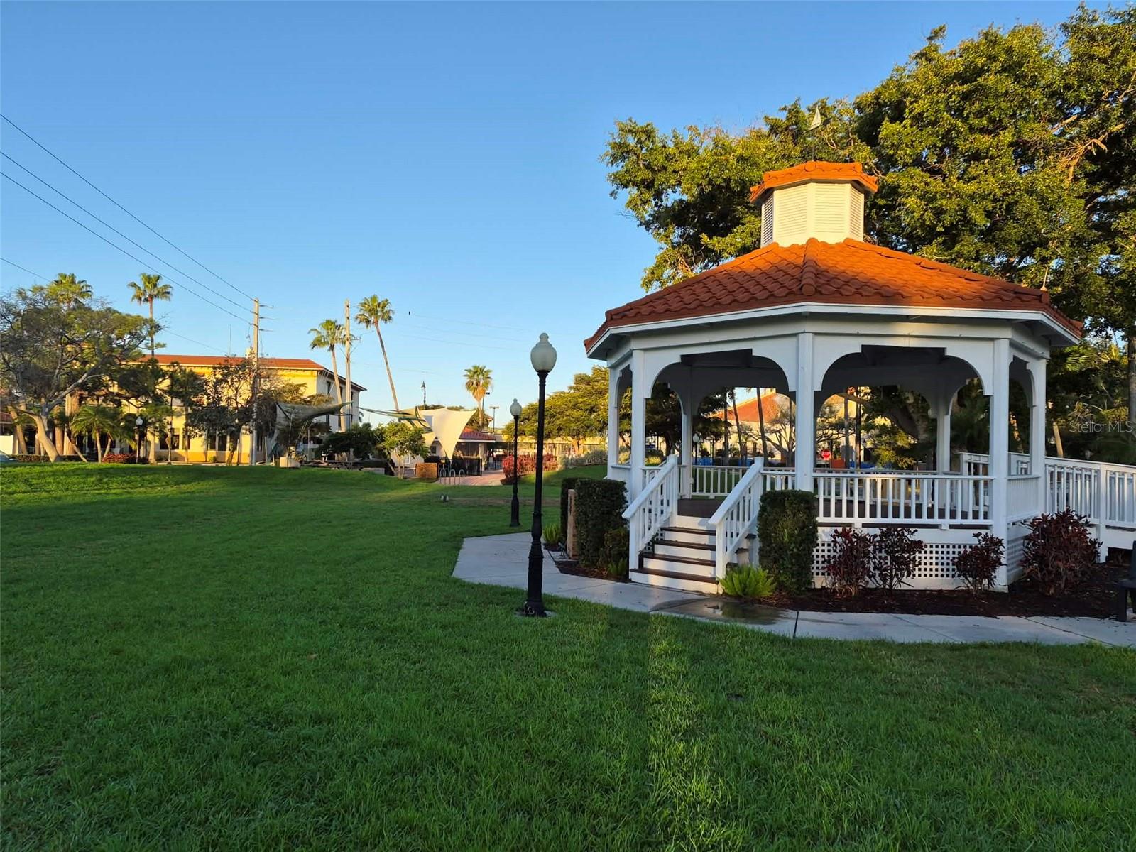 Image 60 of 67 For 418 Narvaezi Street