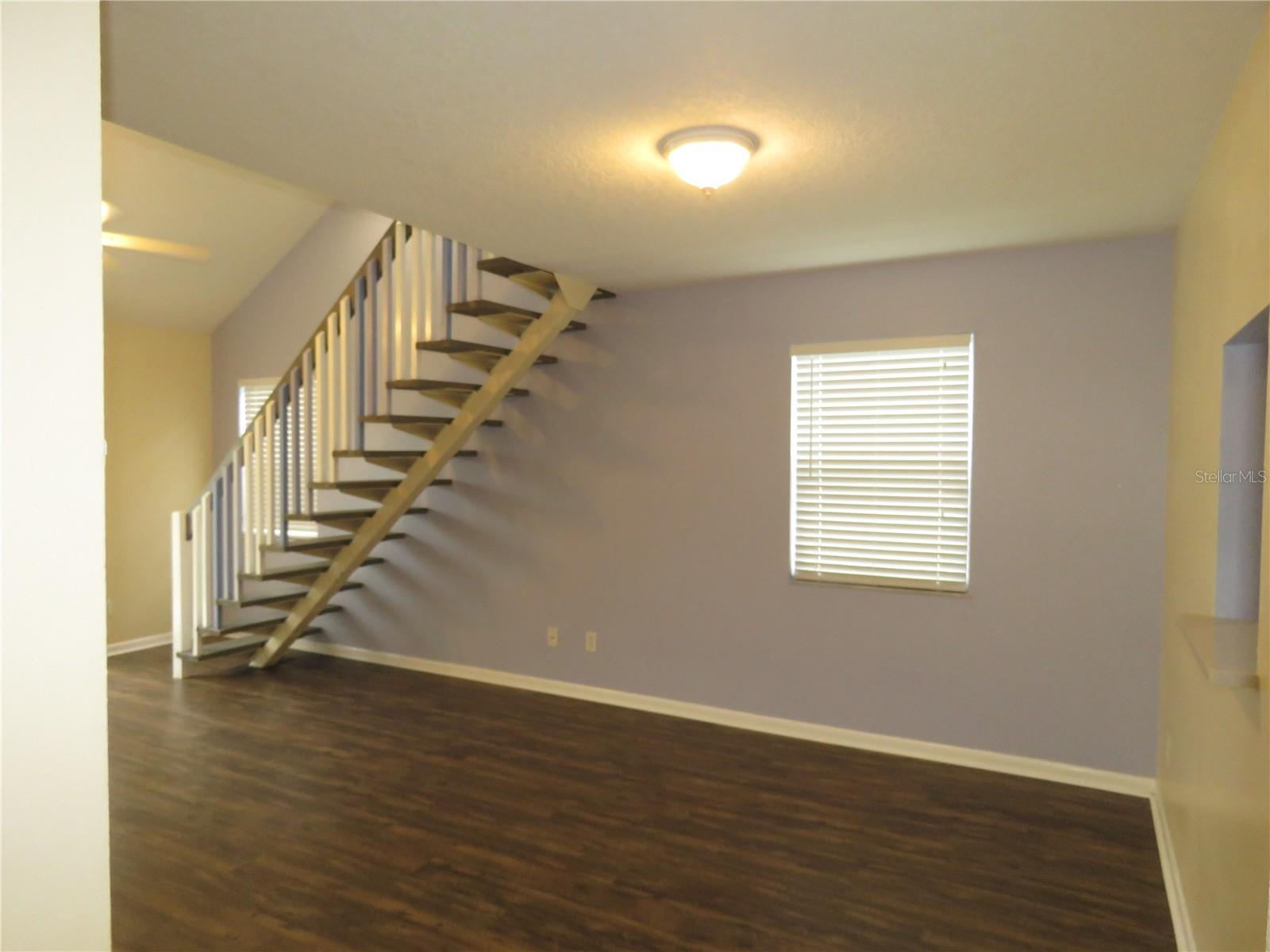 Image 7 of 67 For 418 Narvaezi Street