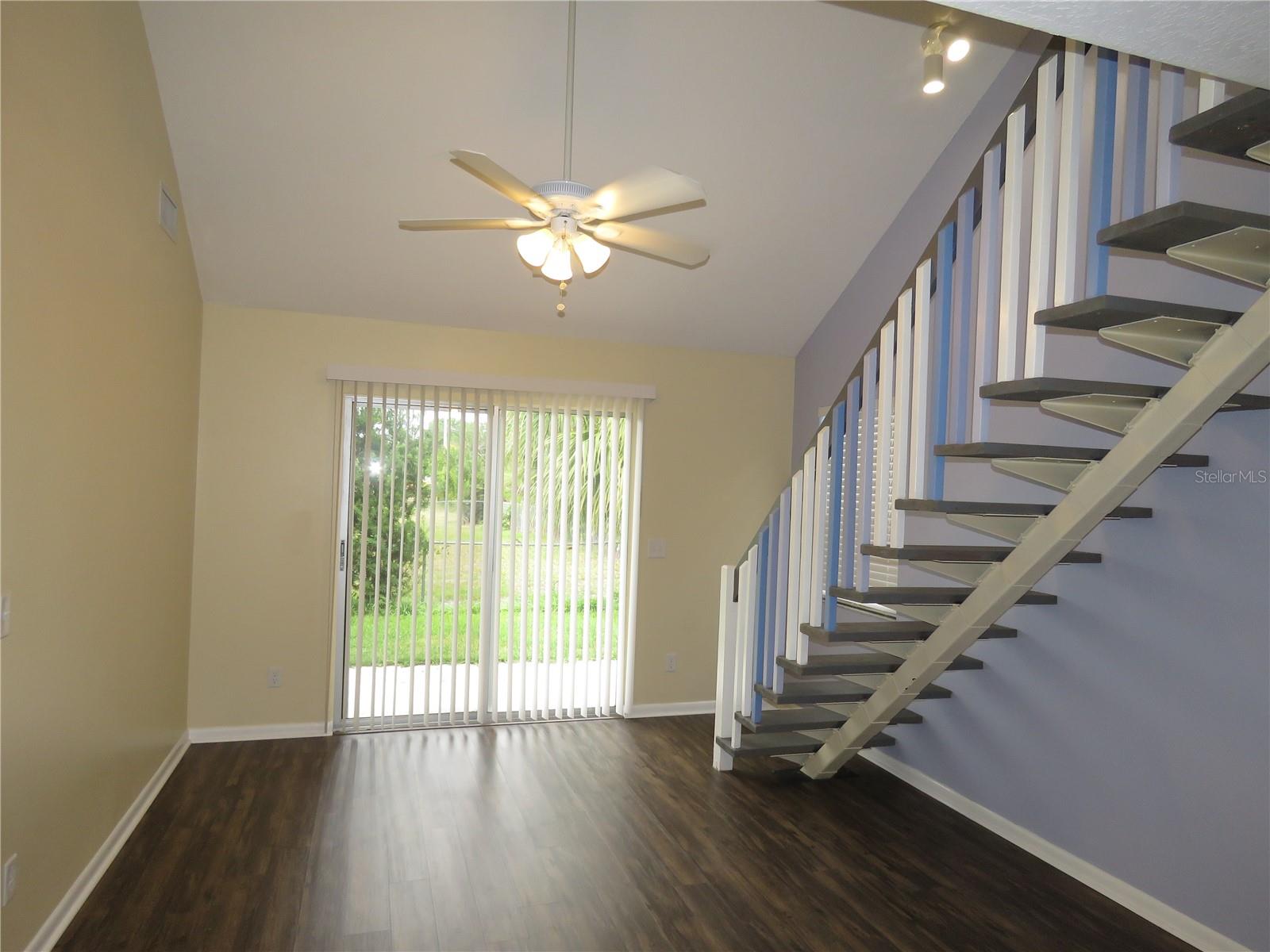 Image 8 of 67 For 418 Narvaezi Street