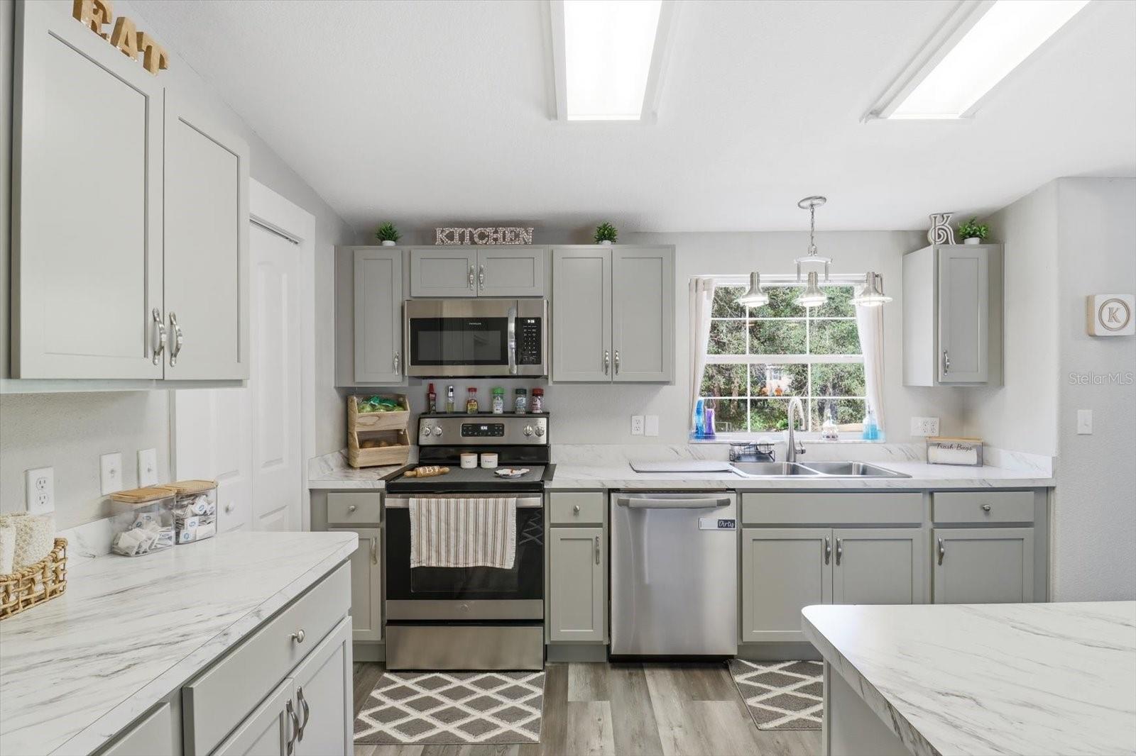 Image 13 of 31 For 8370 Firefly Terrace