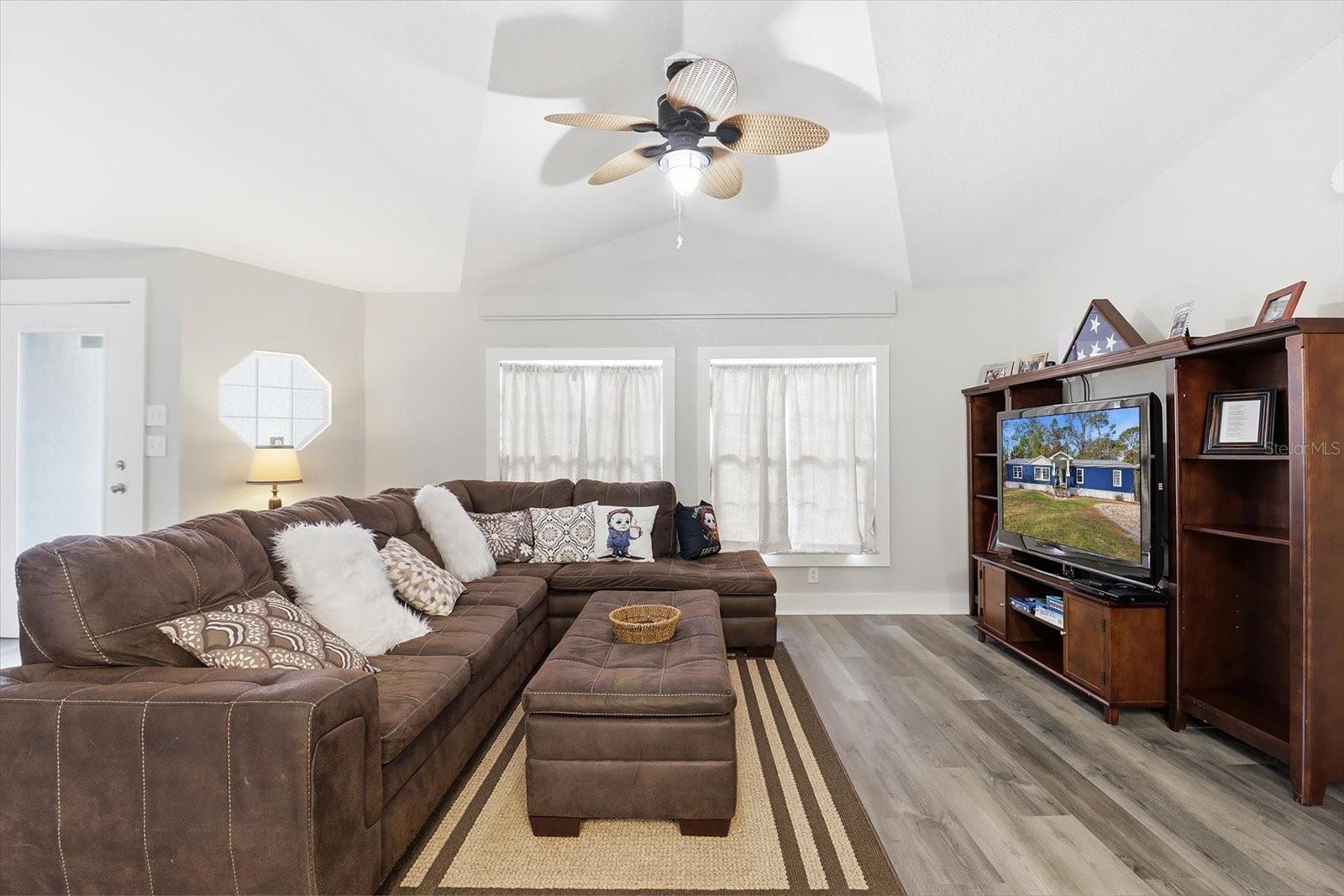 Image 7 of 31 For 8370 Firefly Terrace