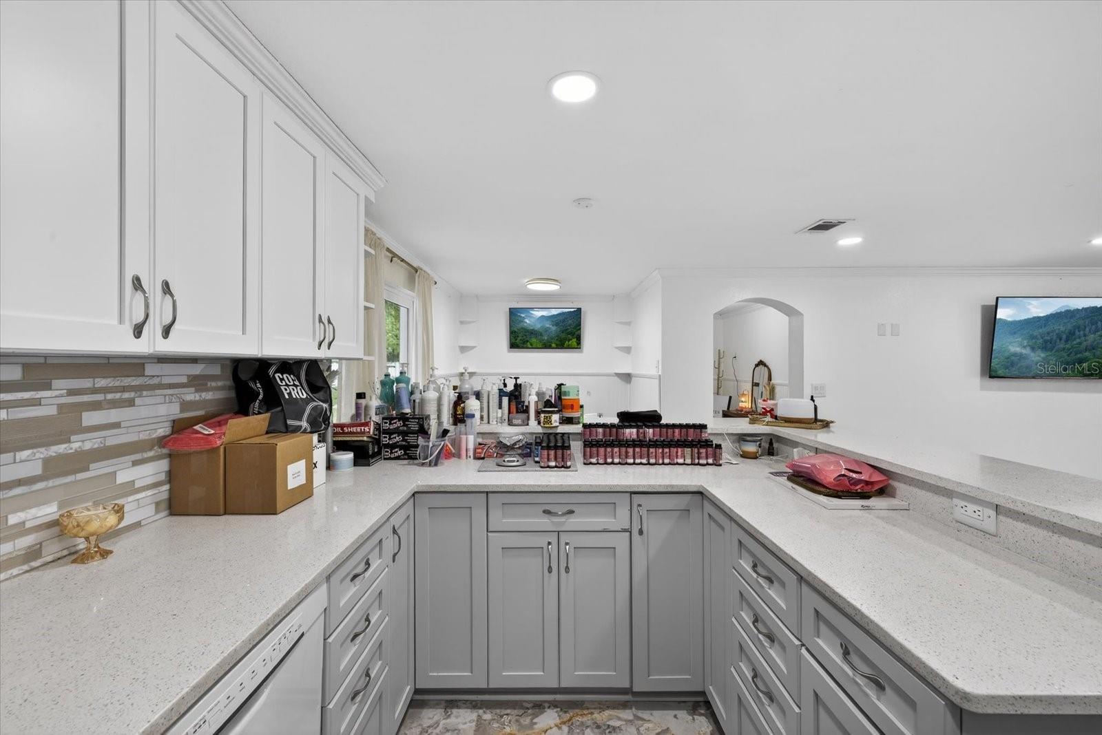 Image 14 of 54 For 19514 Dale Mabry Highway